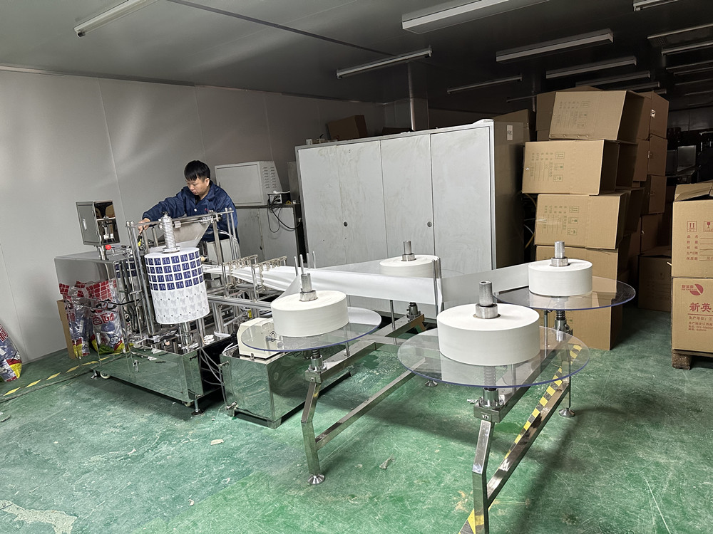 眼鏡濕巾包裝機(jī)